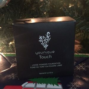 Younique Touch LOOSE POWDER FOUNDATION.